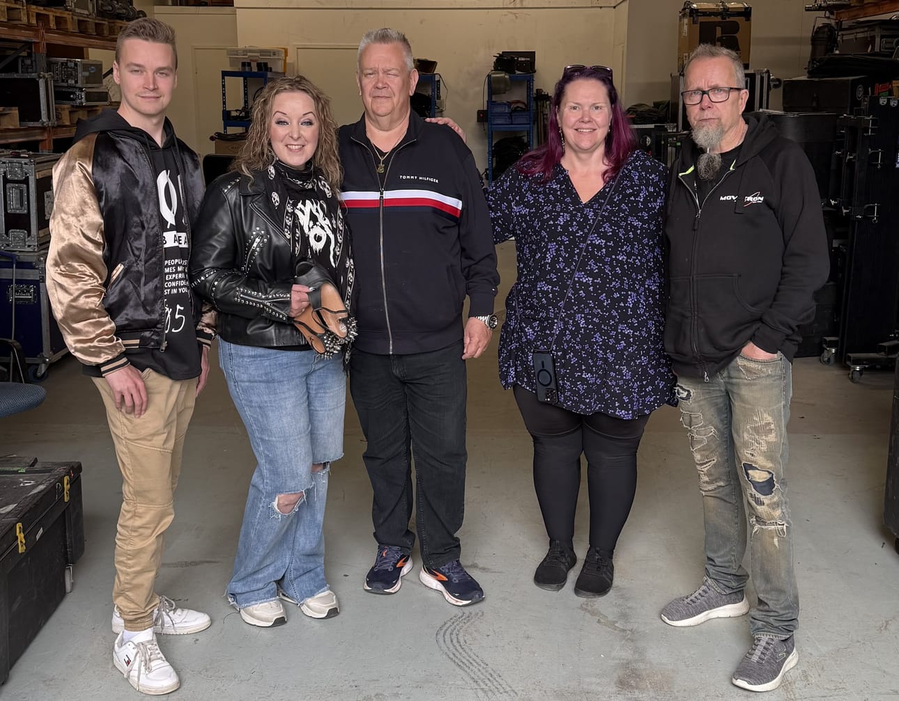 Jukka Tanttari (oikealla) vietti kesäpäivän Nelosen televisiokuvauksissa yhdessä poikansa Mikael Tanttarin, Päivi Lepistön, Aki Palsanmäen ja Heli Palsanmäen kanssa.