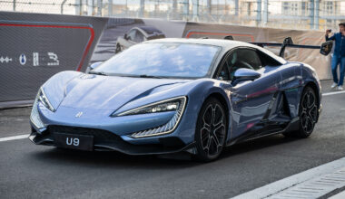 Yangwang U9 on 1 300 hevosvoimaa hyperiautoa, joka vaikka hyppää puolestasi