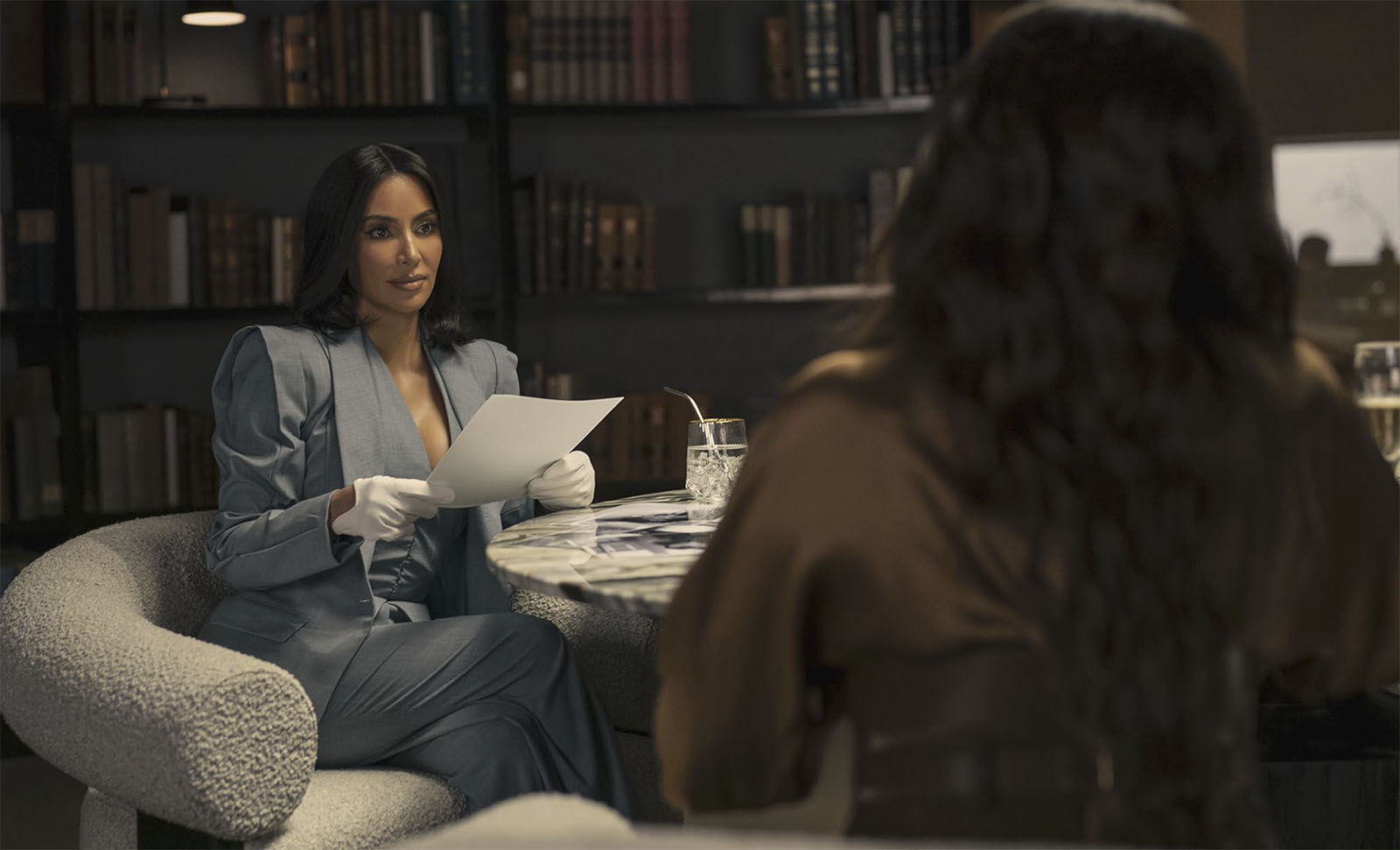 Nyt tuli murskatuomio – ”Sarja kuvittelee olevansa feministinen satu, mutta on ahneuden ja turhamaisuuden monumentti”