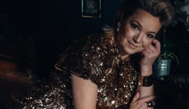 Yleisö marssi ulos Annika "Shanghain valot" Eklundin konsertista!