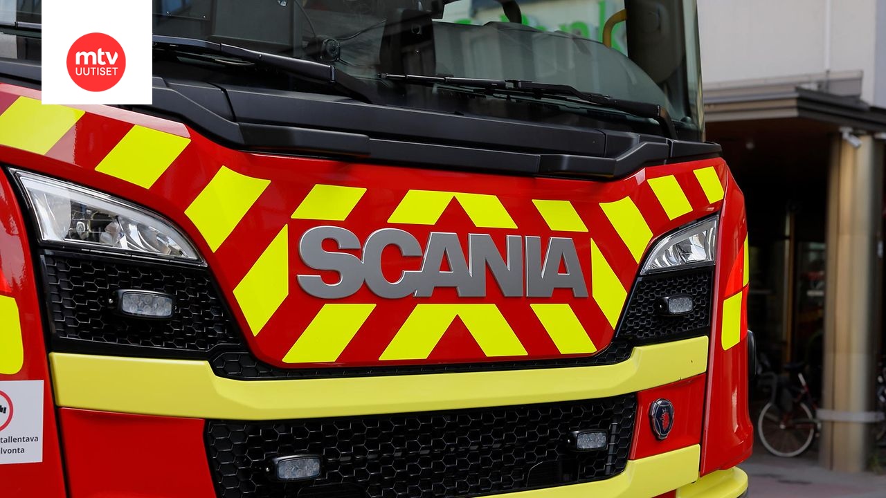 Kuvituskuva. Putkirikon vuoksi kadulla oli runsaasti vettä Turussa.