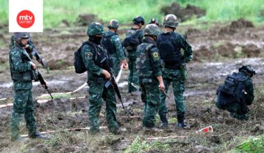 Kuvituskuvassa thaimaalaiset sotilaat suorittivat miinanraivausta Ban Nong Ya Kaewissa 10. lokakuuta 2025.