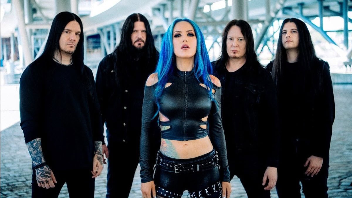 "Olen yhtä yllättynyt kuin kaikki muutkin" - Arch Enemyn entinen laulaja tyrmää huhut paluustaan