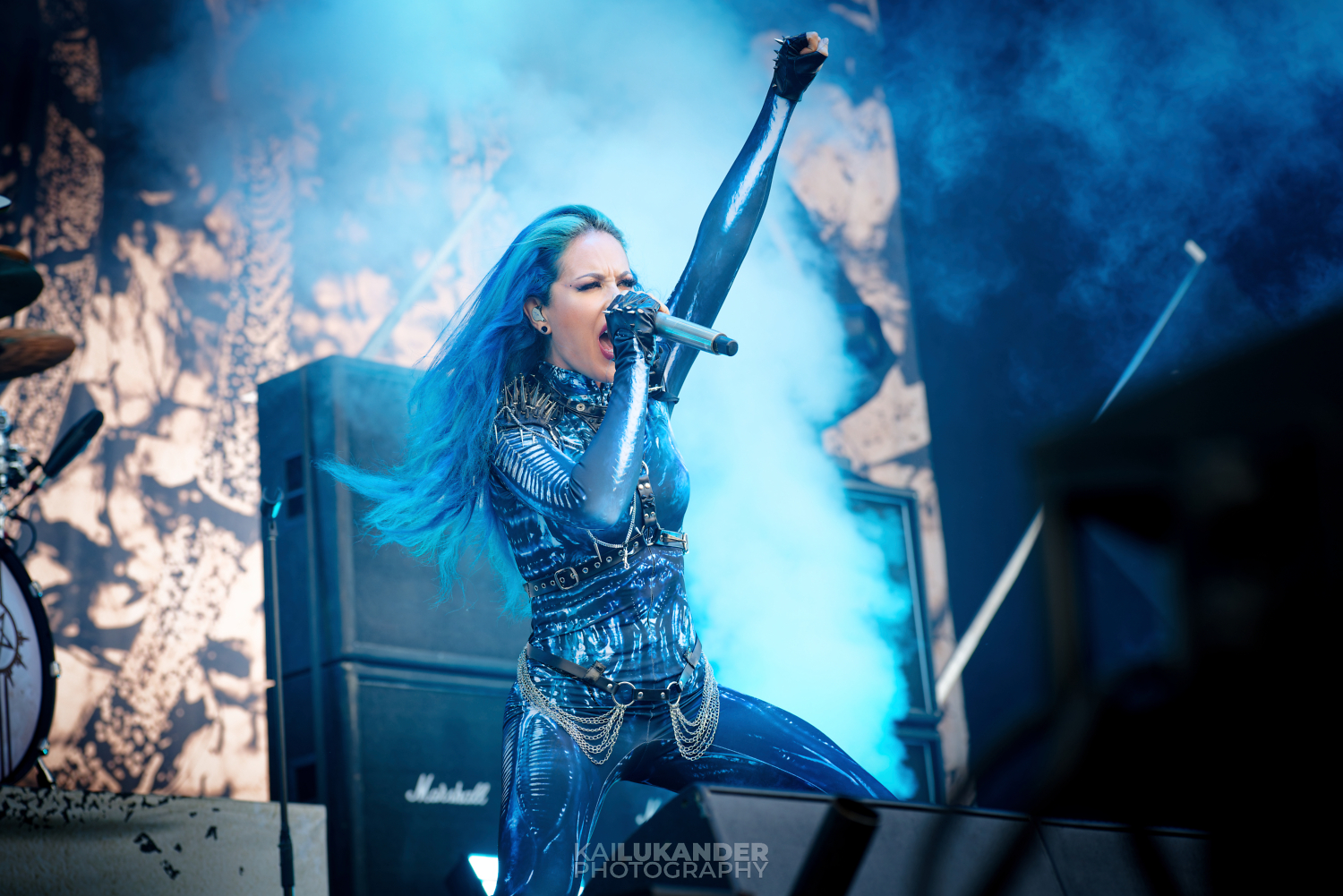 Alissa White-Gluz uusi sooloalbumi: Ensimmäinen single