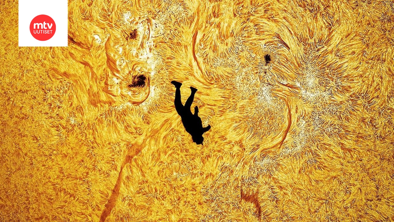 Avaruusvalokuvaaja Andrew McCarthyn kuvaama otos, jossa Aurinko näkyy huipputarkasti laskuvarjohyppääjän taustalla.