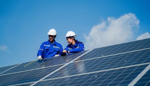 aurinkopaneelit energia energiayhtiöt sähköyhtiöt sähkö