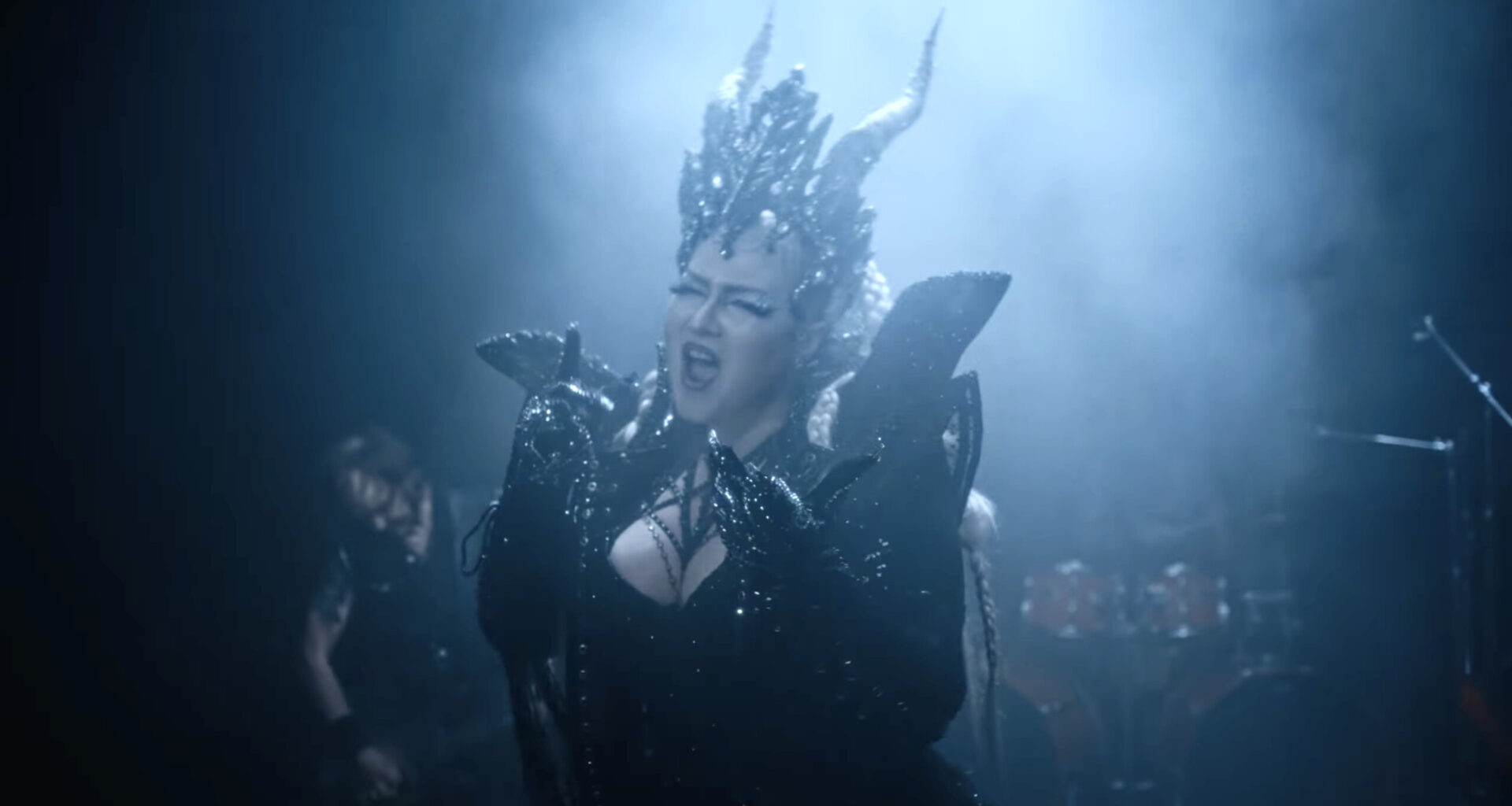 Millainen on klassinen rakkauslaulu Battle Beastin tapaan? Metallipartio julkaisi uuden, elokuvallisen videon