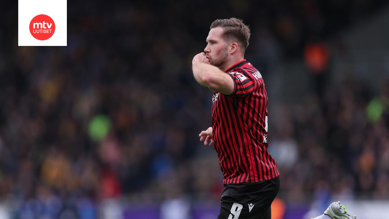 Benjamin Källman teki kaksi maalia Padebornin verkkoon.