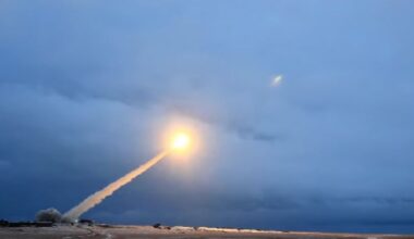 Vladimir Putinilla on pakkomielle "ihmeaseisiinsa", professorilta tyly arvio