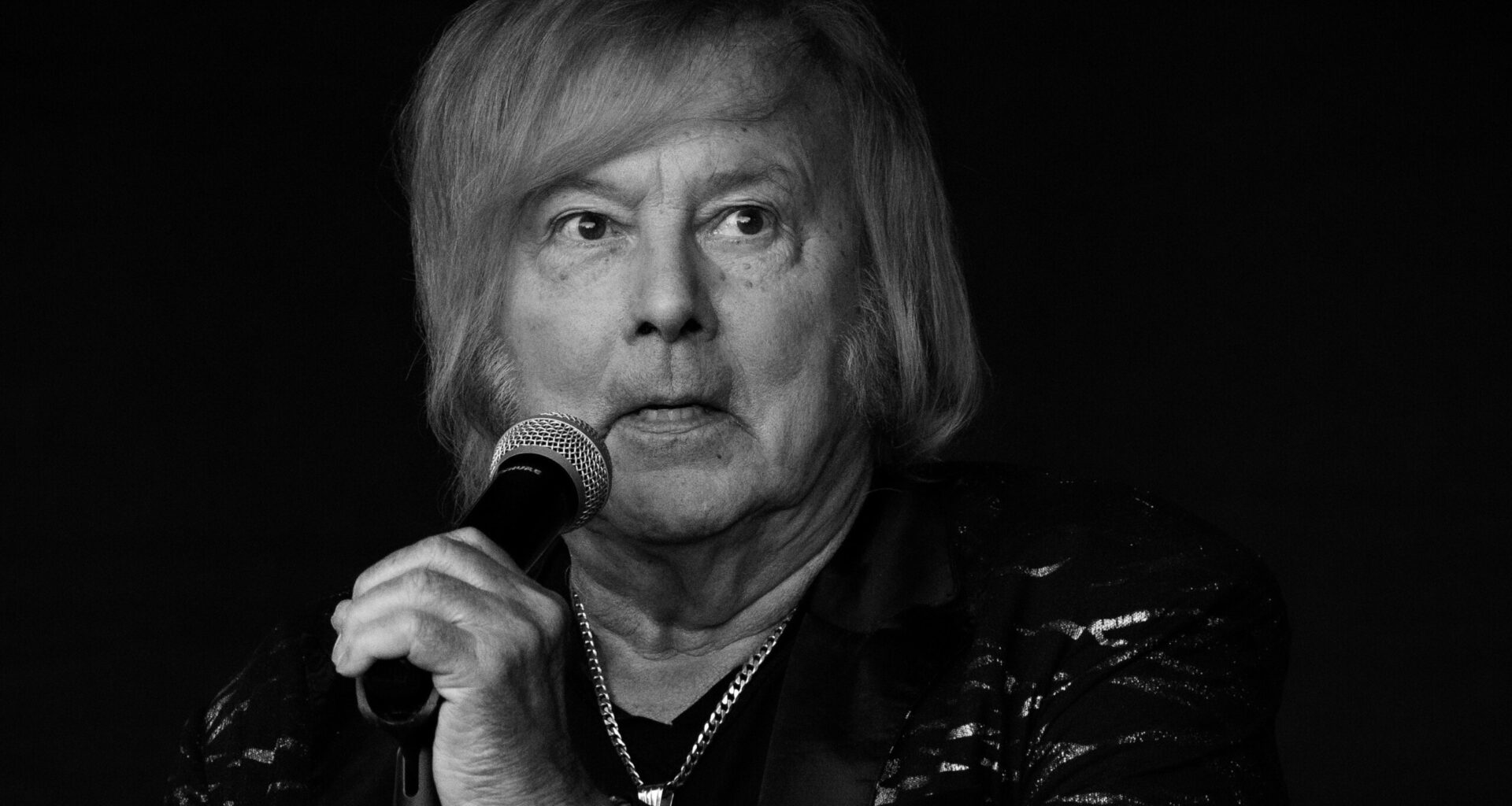 Danny ja Remu tapasivat - Danny suitsuttaa heidän välissään olevaa henkilöä: Paras!