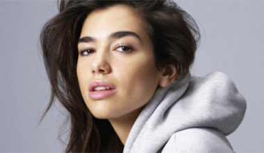 Dua Lipa vaihtoi vapaalle – rantakunto esiteltiin välittömästi