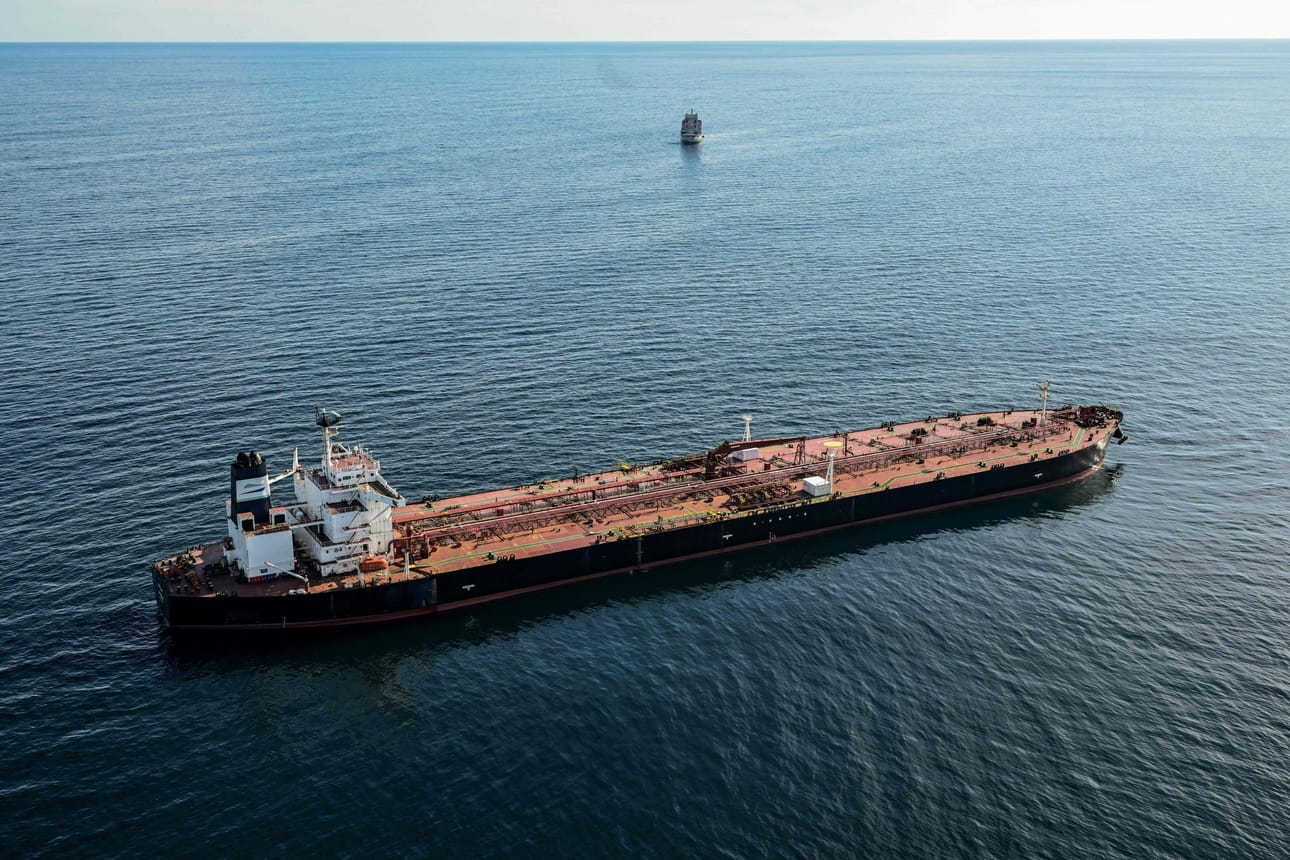 Venäjän varjolaivaston epäilty alus Ranskan lähistöllä.