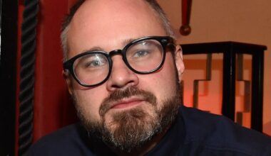 Tuomas Enbuskella on hyvä vinkki ikkunoiden pesuun