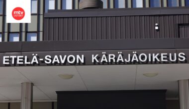 Etelä-Savon käräjäoikeus ryhtyi tänään käsittelemään tapausta, jossa miestä syytetään toisen miehen tappamisesta autolla.