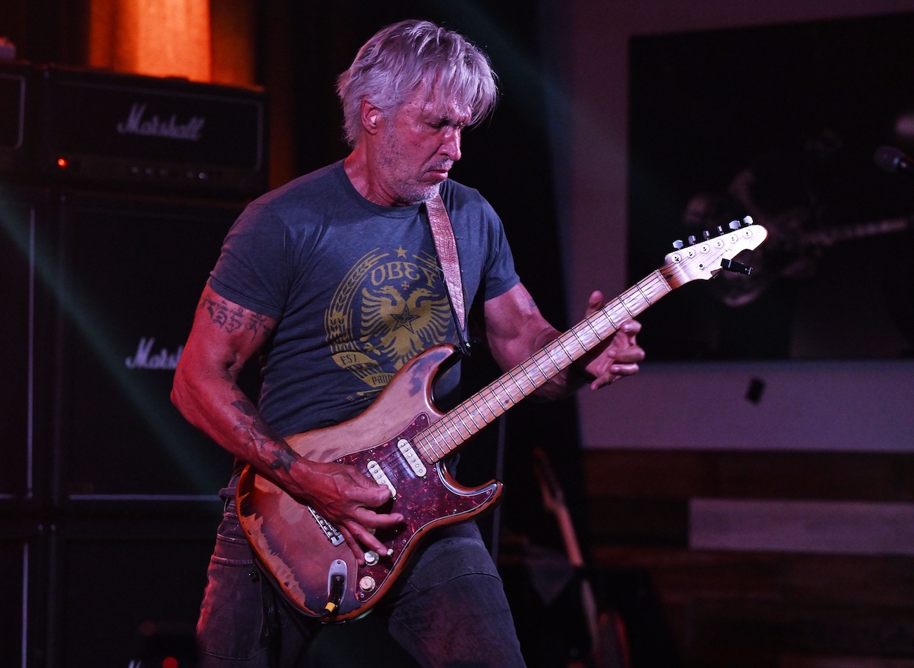 Dokken-kitaristi ei niin Ace Frehleyn soitosta perustanut - "Tuntuu pahalta sanoa näin hänen kuoltuaan"