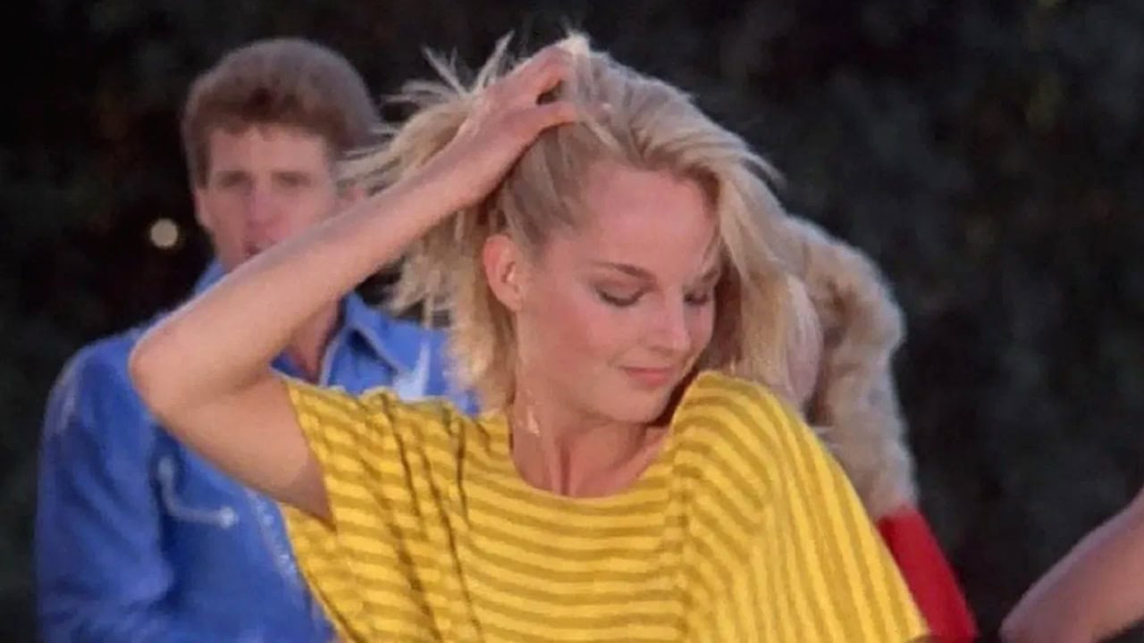 Nyt ilmaiskatselussa: Tukat pystyyn ja jalat liikkeelle – nämä kasaritytöt tahtoo bailata!