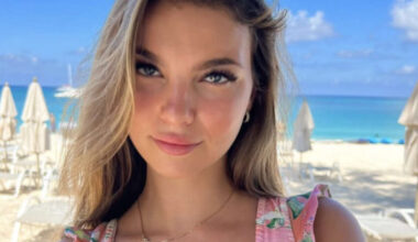 Kurvikas Grace Boor surffaamassa – etumus horjuttaa miesten huomiota