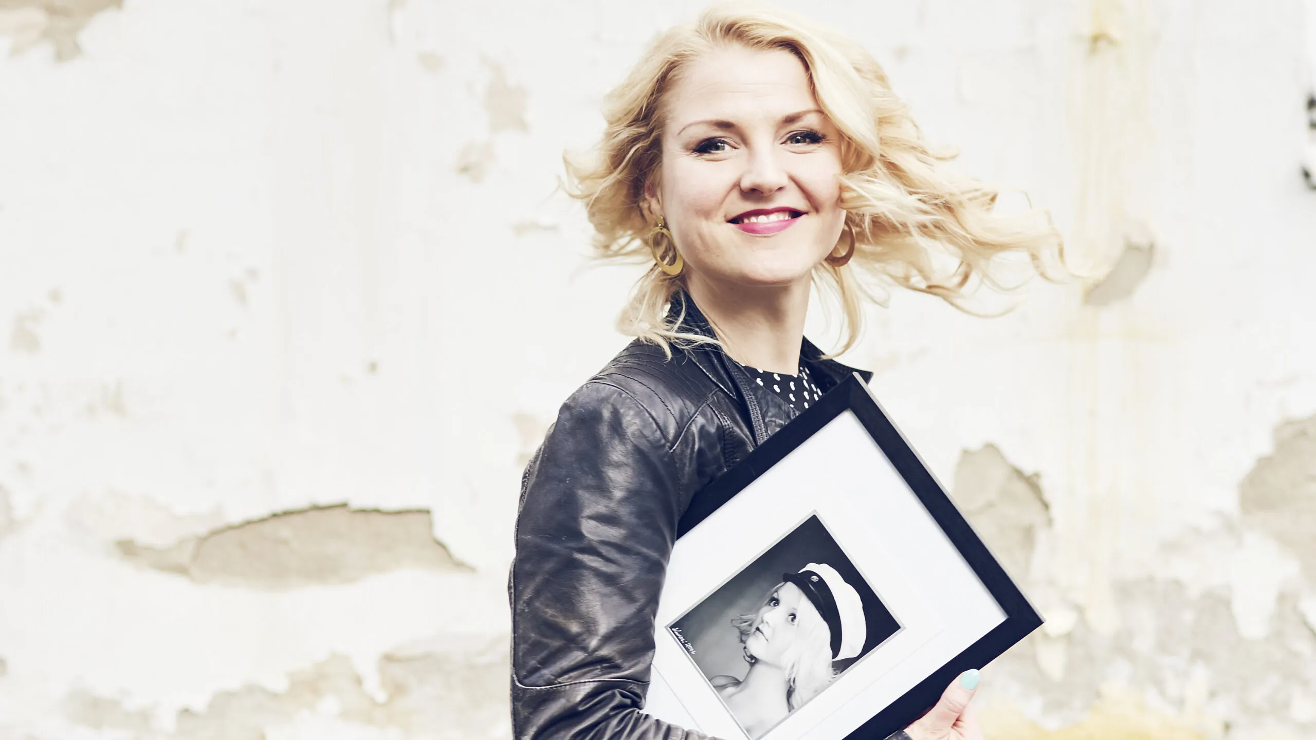 Helmi-Leena Nummela kertoo Anna-lehdessä, että ilo on joskus hautautunut hänen elämässään suorittamisen alle.