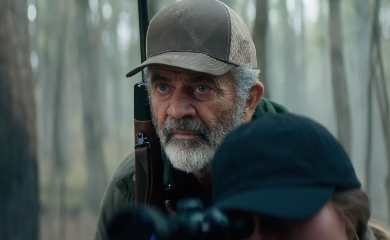 Isä ja tytär kiväärit kädessä - Mel Gibsonin tähdittämästä Hunting Season -elokuvasta julkaistiin traileri
