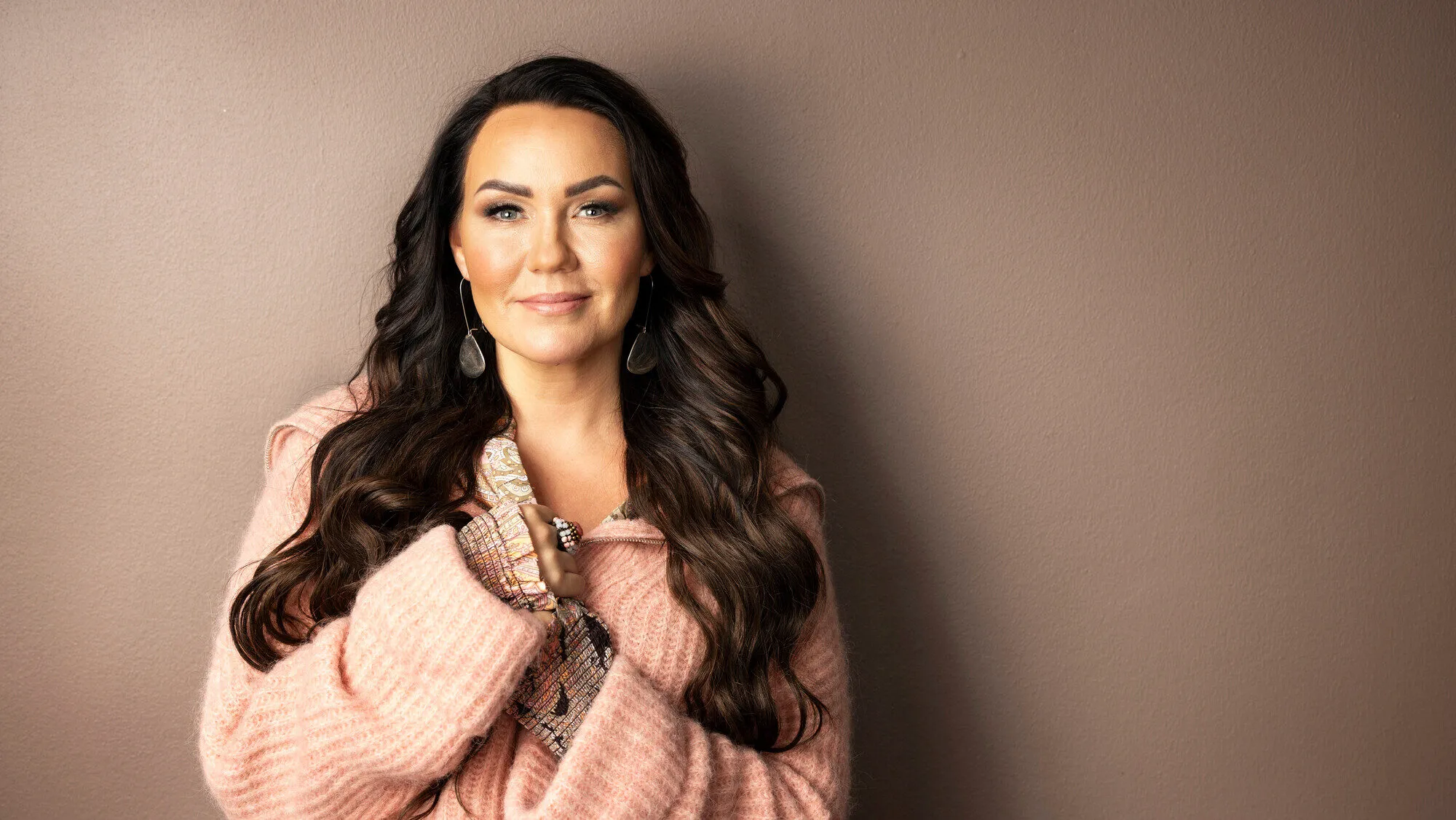 Saija Tuupanen muutti keväällä Helsingistä Jyväskylään. Eron jälkeen menossa on itsetutkiskeluvaihe. ”Suurimpia onnen hetkiä ovat ne, kun olen osannut olla suorittamatta tai vaatimatta itseltäni mitään.”