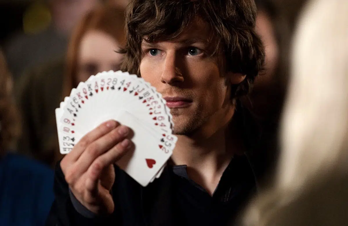 Illalla tv:ssä: Viihdyttävän taikurileffan kuvauksissa hengenvaarallinen onnettomuus – stuntti oli vähällä päättyä traagisesti