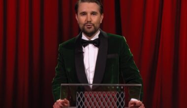 Koomikko Joonas Nordman saunakuvassa - Vappu Pimiältä pikkutuhma heitto