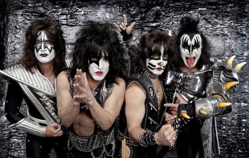 Nyt se on varmaa: Gene Simmonsin ja Paul Stanleyn yhteisesiintyminen muuttui täysiveriseksi Kiss-reunioniksi