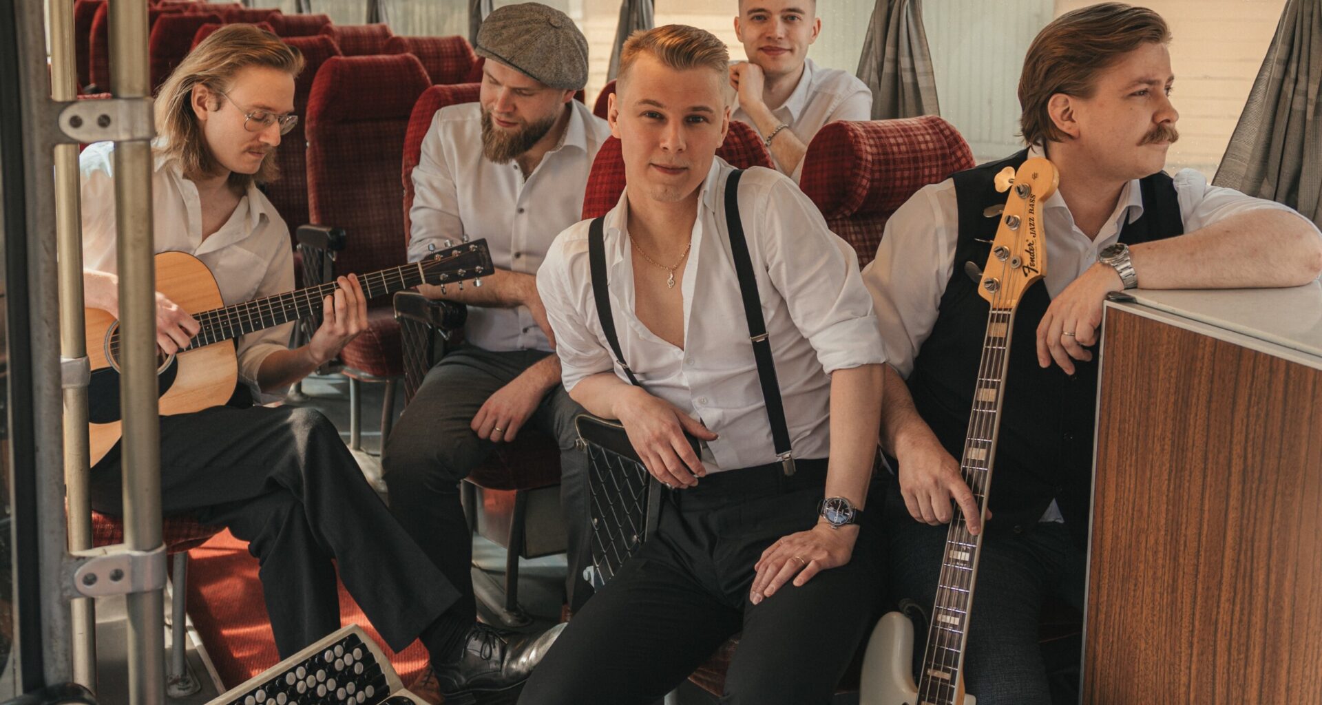 Supersuosittu Komiat-yhtye sai tietää huippu-uutisia - miten liittyy Mattiin ja Teppoon?