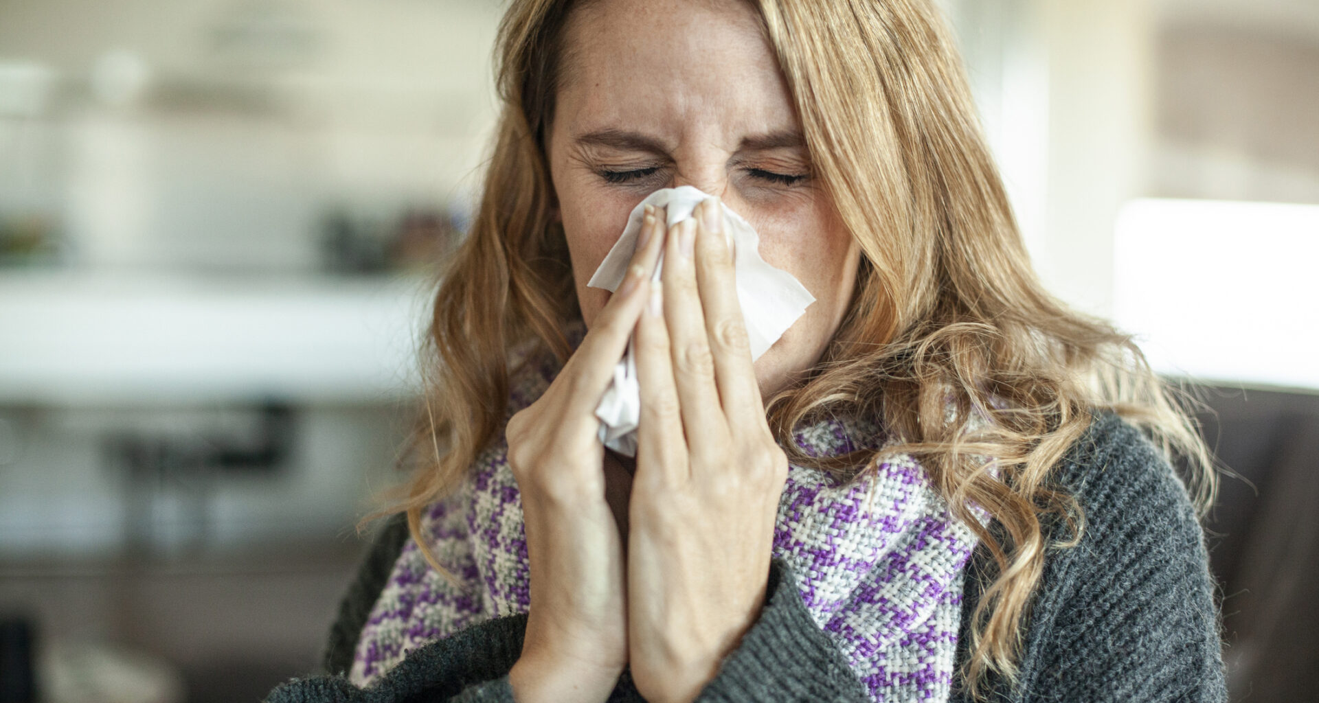 Korona leviää kiivaasti – Miten siihen pitää nyt suhtautua?