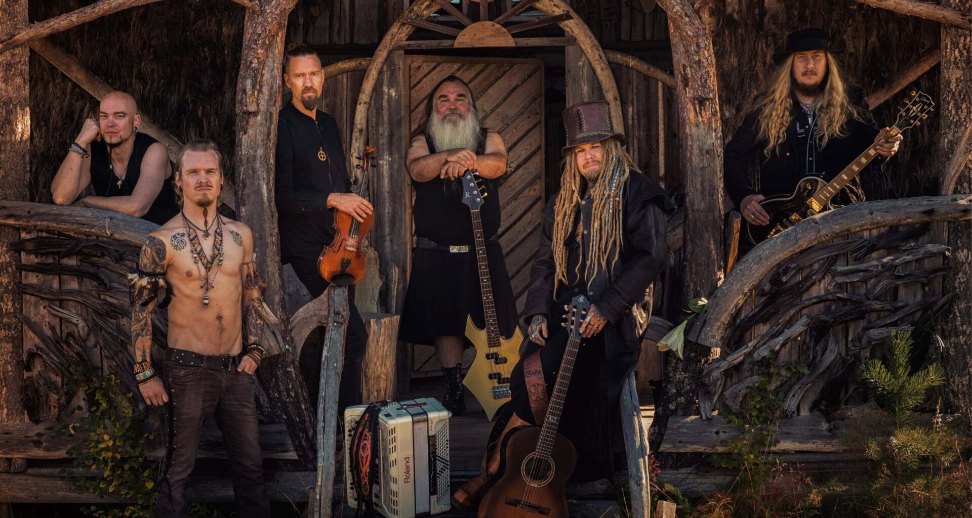 Korpiklaani teki coverin Anthraxin biisistä, joka puolestaan oli cover vielä vanhemmasta kappaleesta – englanninkielinen versio julki