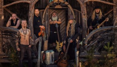 Korpiklaani teki coverin Anthraxin biisistä, joka puolestaan oli cover vielä vanhemmasta kappaleesta – englanninkielinen versio julki