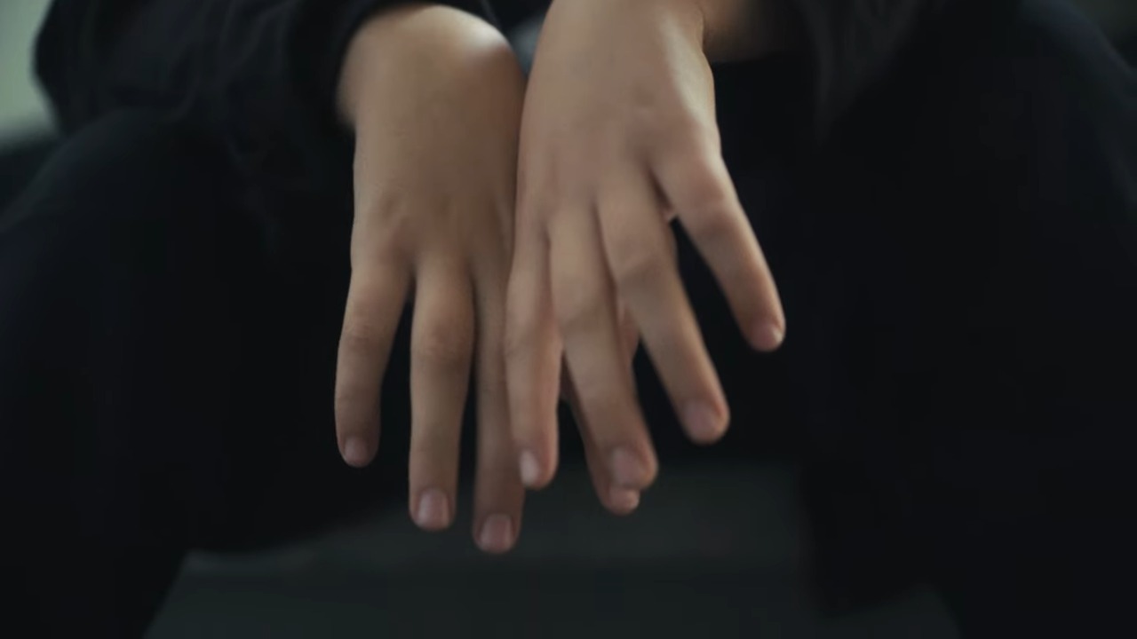 "Suurimpia miehisyyden kyseenalaistajia ovat juuri toiset miehet" - ensinäytössä Koston Miehet ei itke