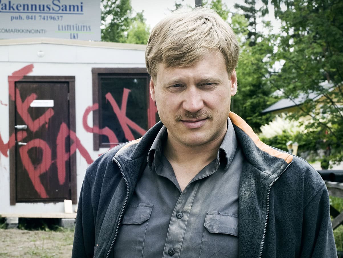 Tänään tv:ssä: Neljän tähden elokuva vuodelta 2011 – Samuli Edelmann ajautuu valheiden verkkoon