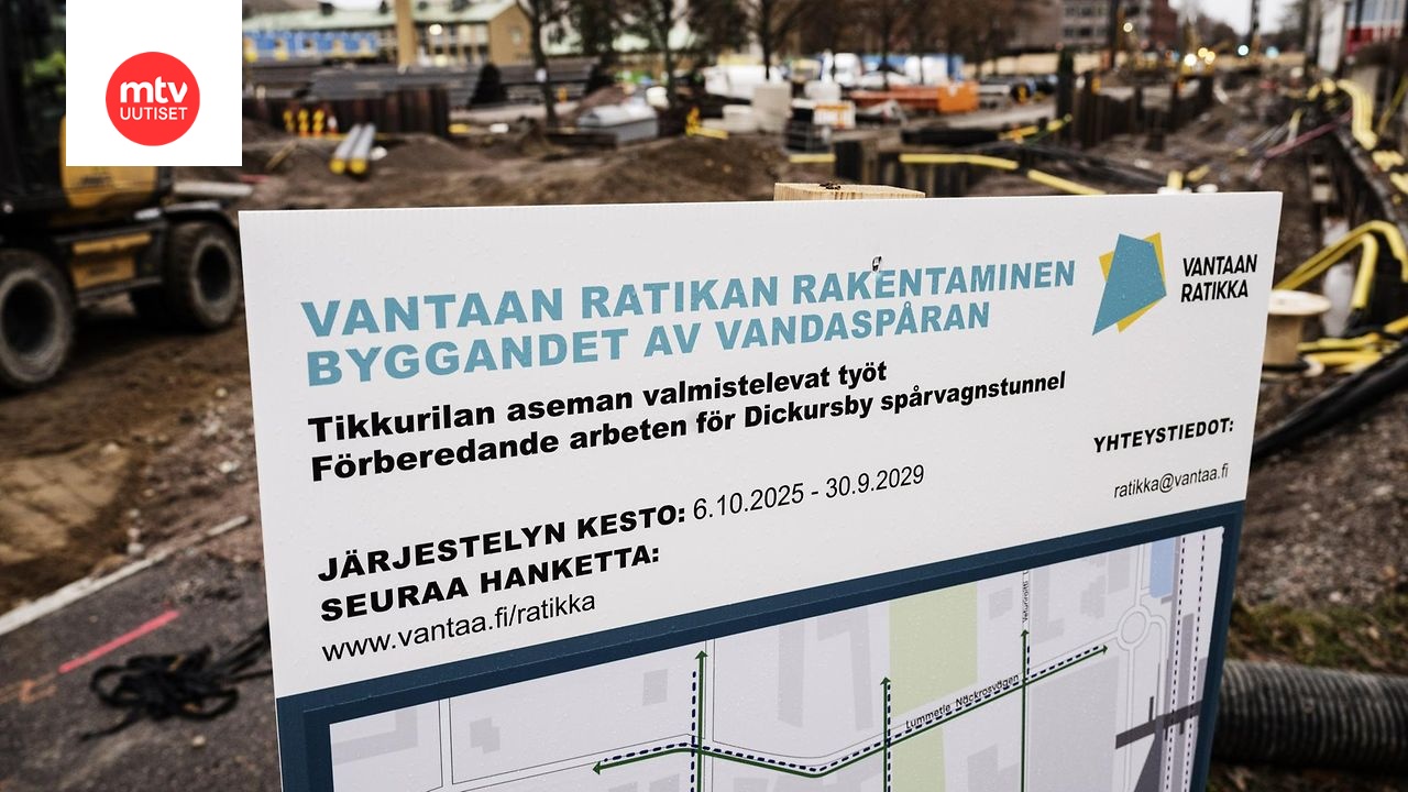 Vantaan ratikan työmaata Tikkurilassa Vantaalla maanantaina. Ratikan vastustajat tarjoilivat  riisipuuroa kaupungintalolla.