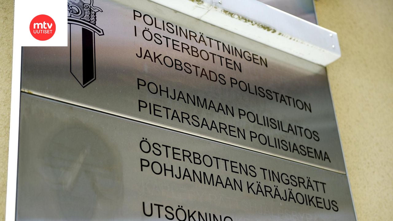 Pohjanmaan poliisilaitoksen Pietarsaaren poliisiasema sekä Pohjanmaan käräjäoikeus 18. kesäkuuta 2023.