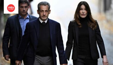 Nicolas Sarkozy vaimonsa Carla Bruni-Sarkozyn kanssa 21. lokakuuta 2025 ennen astumistaan vankilaan.