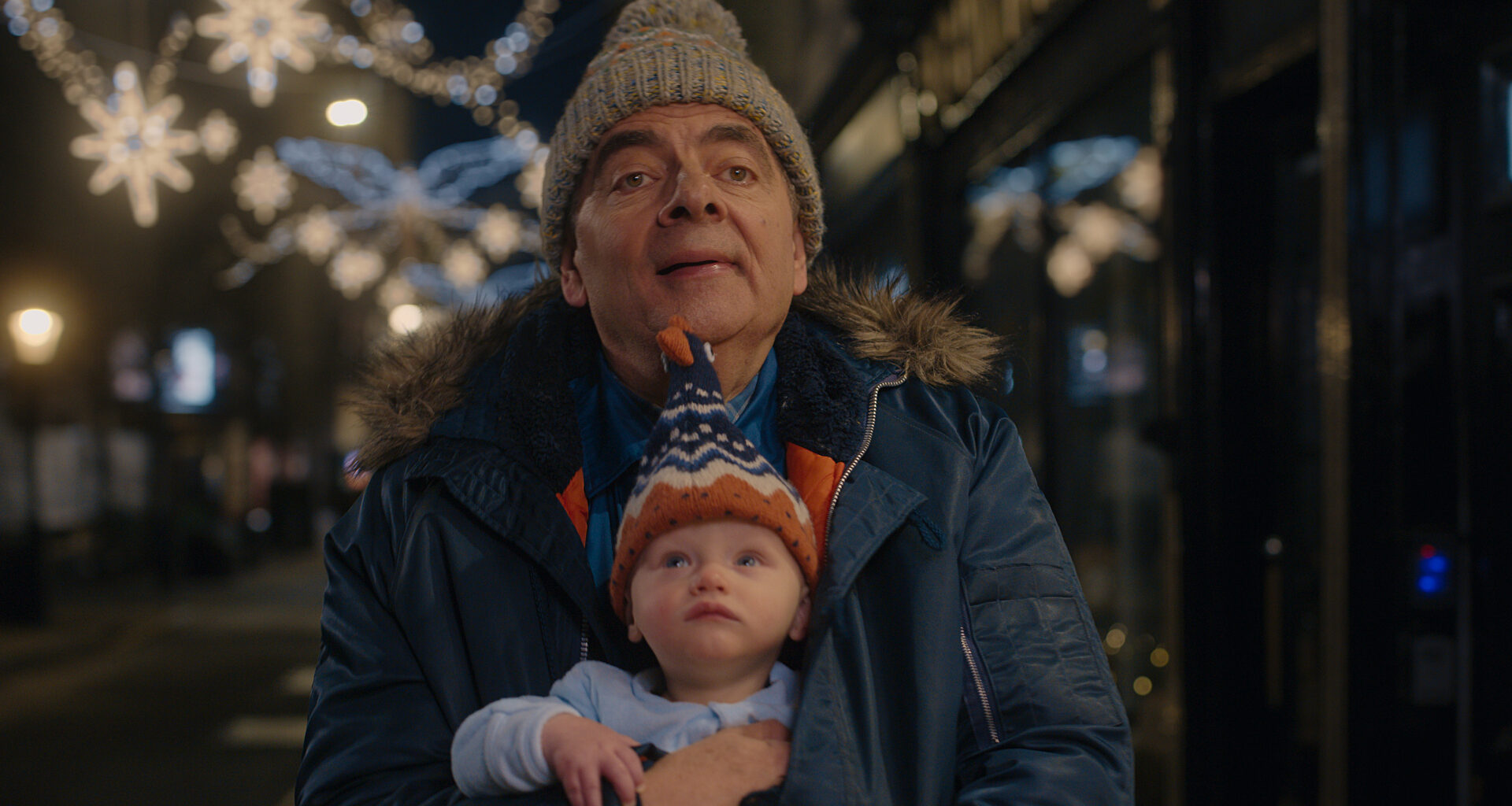 Rowan Atkinson ja beibi! – Katso hauskan Man vs Babyn traileri