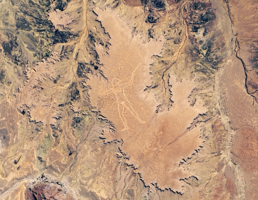 Australian erämaahan ilmestyi vuonna 1998 avaruuteen asti näkyvä mieshahmo – Kukaan ei vieläkään tiedä sen tekijää