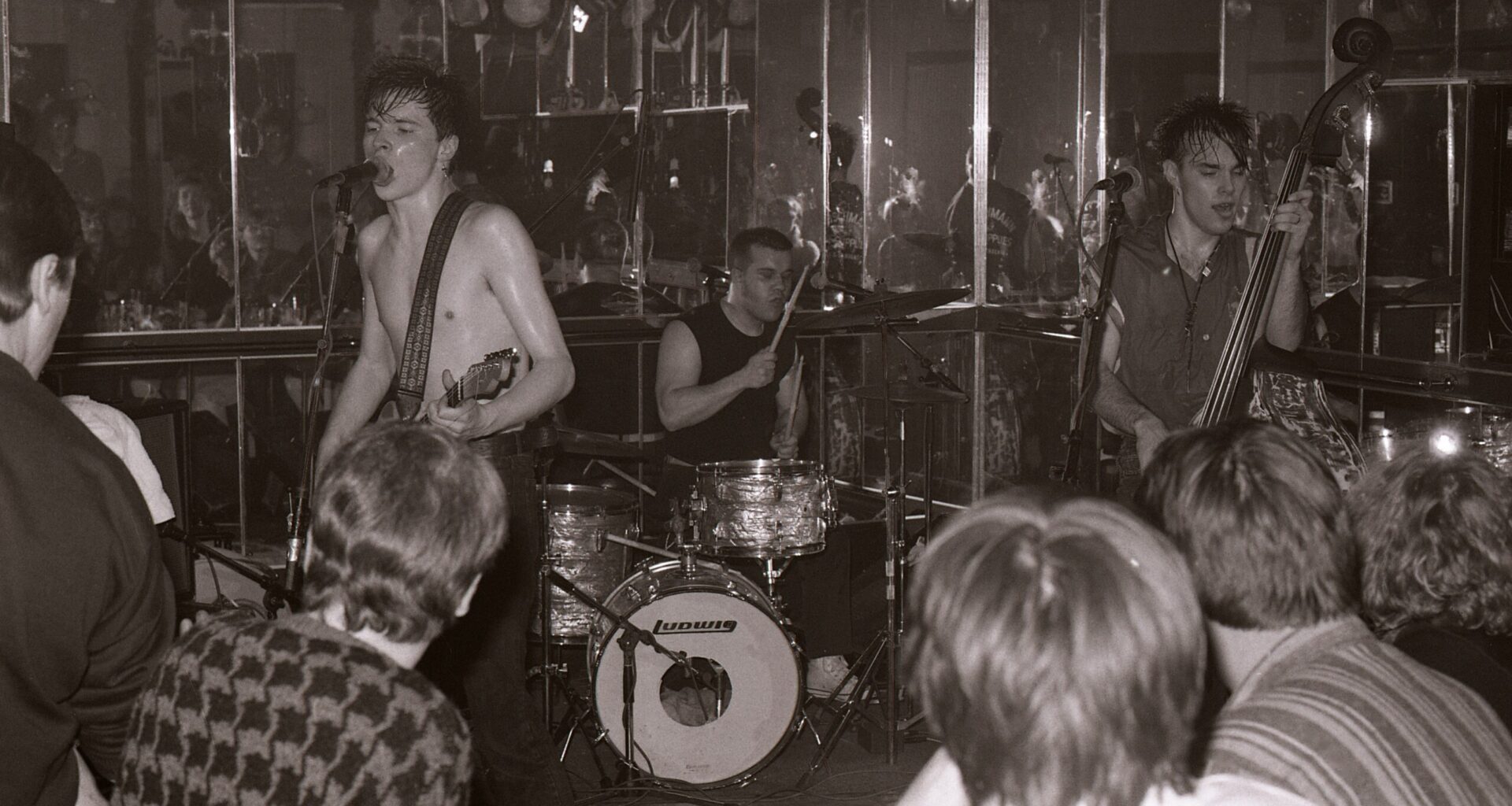 Rakastetun suomalaisen rockyhtyeen suuri suru: rumpali kuoli 44 vuoden taipaleen jälkeen – nyt saatiin iloisia uutisia