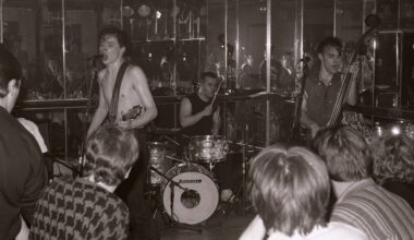 Rakastetun suomalaisen rockyhtyeen suuri suru: rumpali kuoli 44 vuoden taipaleen jälkeen – nyt saatiin iloisia uutisia