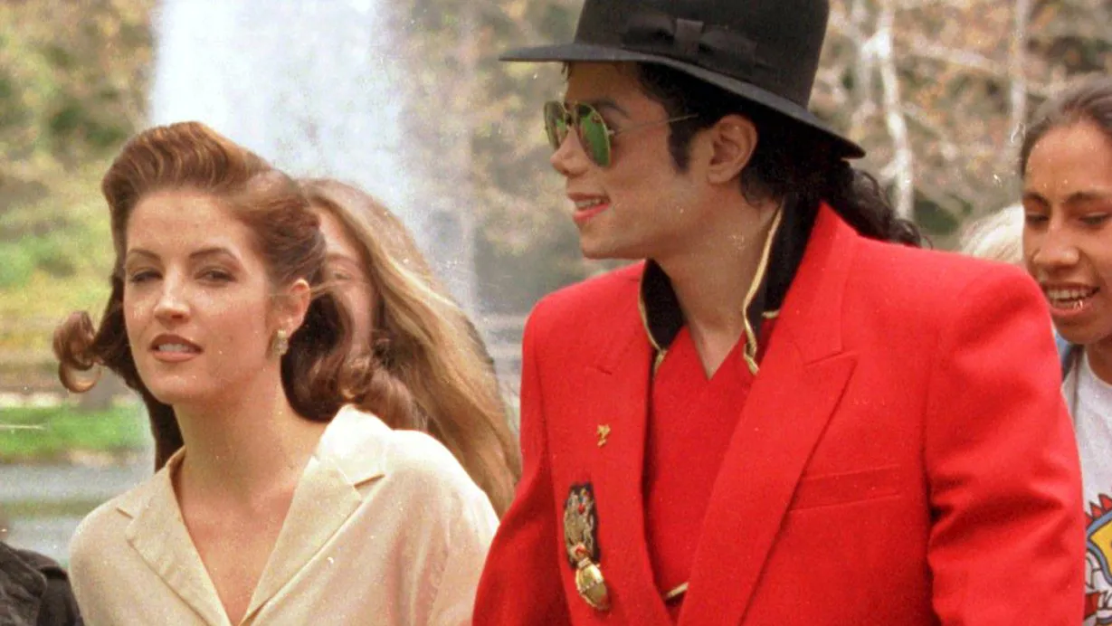 Michael Jackson ja Lisa Marie Presley Los Angelesissa huhtikuussa 1995.