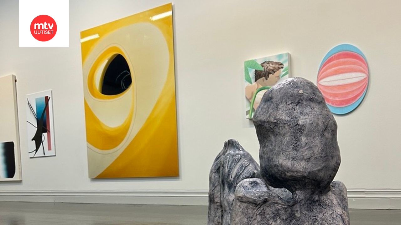 Valtavan kokoelman kerännyt mesenaatti patistaa suomalaistaiteilijoita maailmalle: "Ei riitä, että omassa ateljeessaan rauhassa maalaa"