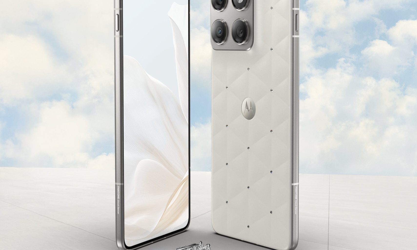 Kuvavuoto: Motorolalta tulossa yhteistyössä Swarovskin kanssa erikoisversio Edge 70:stä Pantonen vuoden 2026 värillä