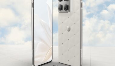 Kuvavuoto: Motorolalta tulossa yhteistyössä Swarovskin kanssa erikoisversio Edge 70:stä Pantonen vuoden 2026 värillä