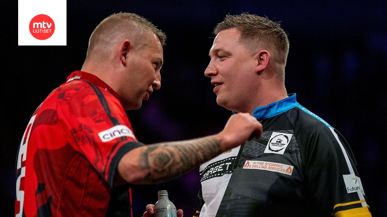 Nathan Aspinall ja Chris Dobey yökkivät hapansilakasta.