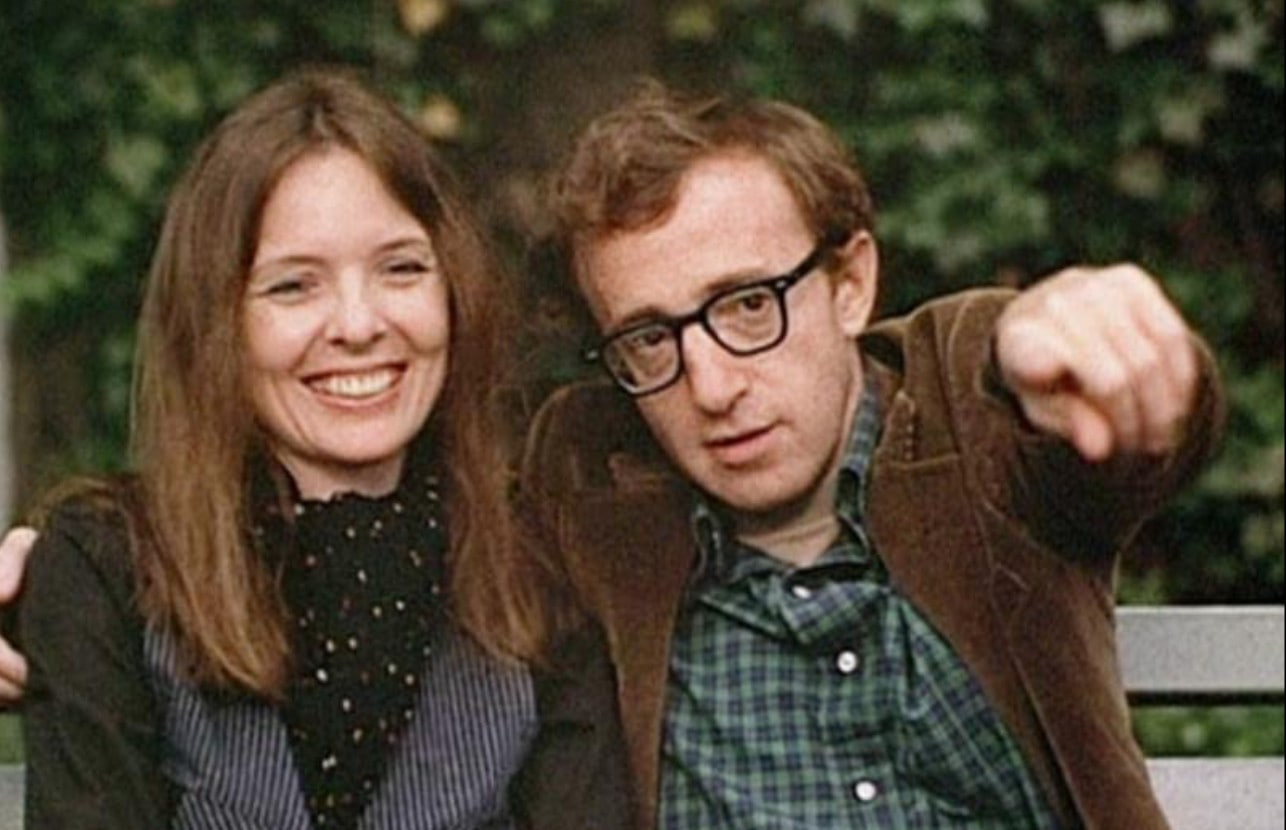 Nyt suoratoistona: Sigourney Weaver debyytissään - leffan hulvaton koksukämmi sai yleisön tikahtumaan nauruun