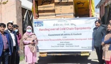 NHPC luovuttaa Cold Chain -laitteet Covid-19-rokotusta varten hallitukselle. J&K