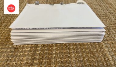 Tiina kertoo, ettei kaikkia kirjeitä ole vielä ehditty avaamaan. Hus on kertonut, että sisältö on sama kuin aiemmissa kirjeissä.