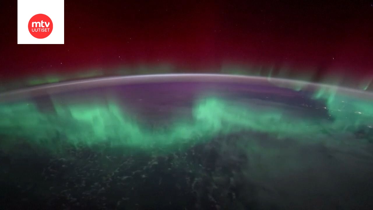 Tällaisesta kulmasta et ole revontulia ennen nähnyt – astronautti kuvasi upean valoshown avaruusasemalta