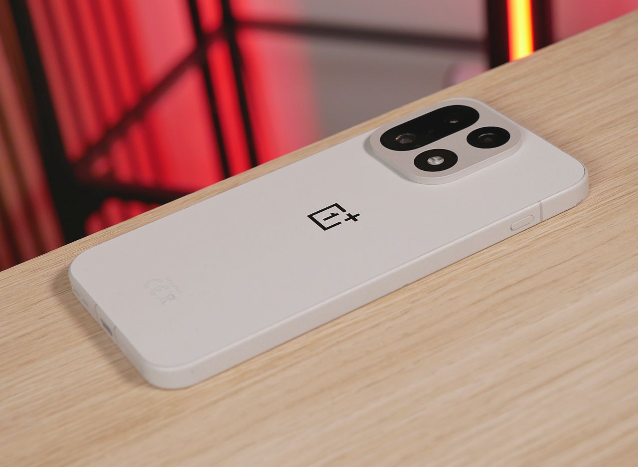 Uusi artikkeli: Testissä OnePlus 15